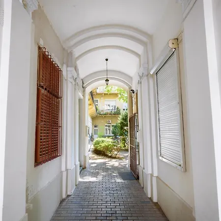Soho Street Private 6 Persons Appartement Boedapest